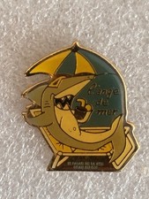 Pin’s L’ange Le Grau Du roi Le Palais De La Mer Requin Parasol Dent Transat