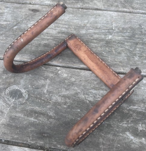 Porte manteau serre - manteau, livre