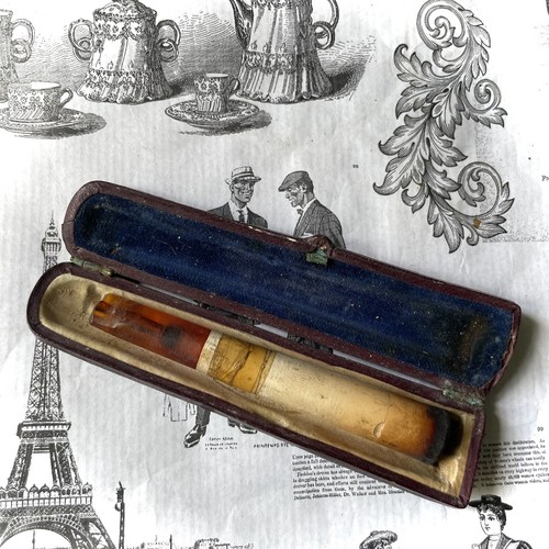 Fume cigarette ancien - en, ambre