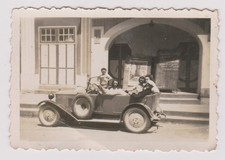 old photo ?️ convertible car family facade 1930s