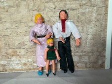 FAMILLE DE MAISON DE POUPÉE -