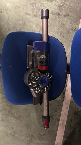 Dyson cyclone v10 - dyson, parquet