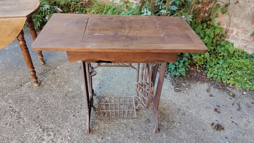 Ancien meuble machine - , à