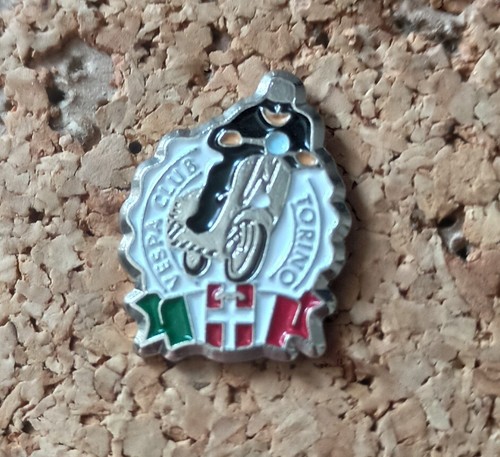 Pin vespa club - pin's, torino