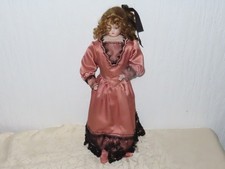 Poupée " Fille En Belle Robe"