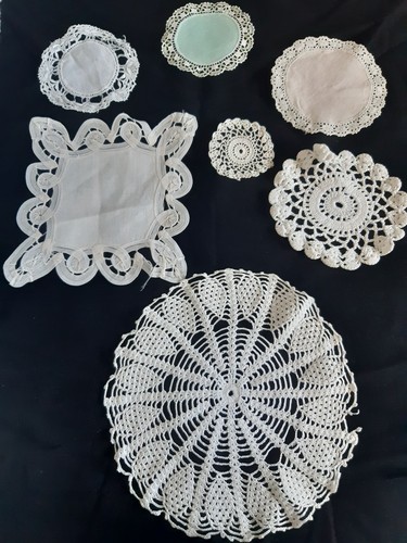 Lot napperons anciens - de,