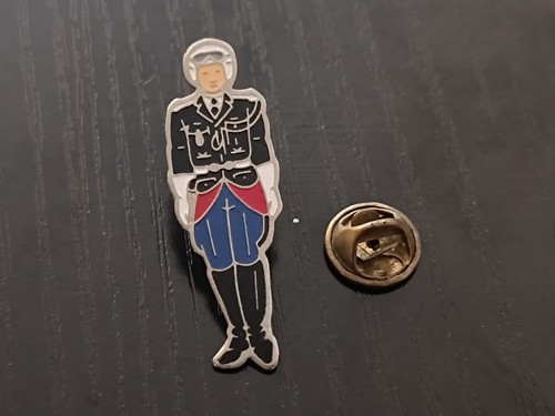 Pin gendarme motard uniforme - pin's,