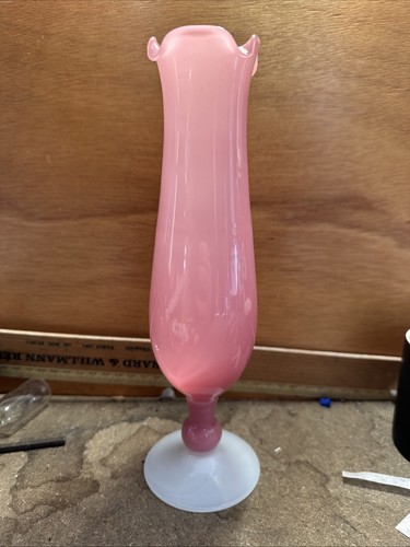 Pink opaline vase the shape - opaline, in