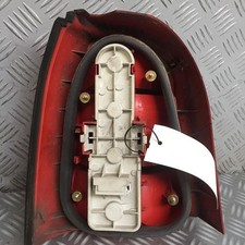 Feu arriere principal droit