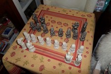 LOT 24 PIECES DE JEUX D'ECHECS