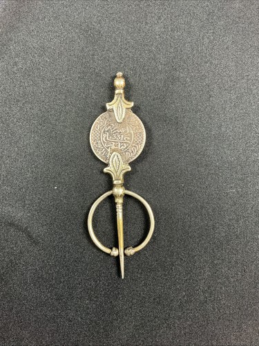 Ancien Fibule En Argent Pièce