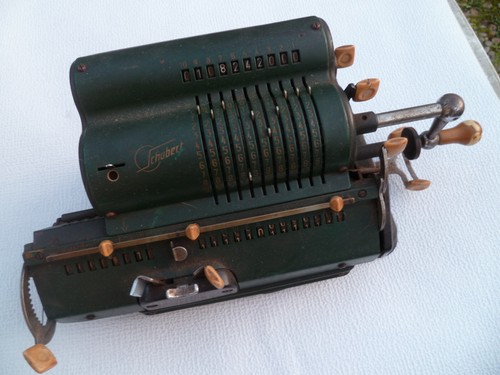 Ancienne machine calculer - à,