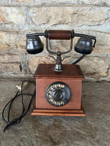 Téléphone ancien cadran en - ancien, a