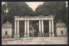 Old postcard Villemorien, grid and entrance to the castle 
