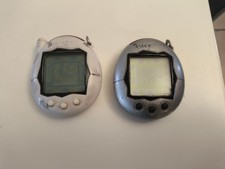 Lot 2 Tamagotchi Bandai 2004 -