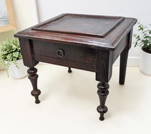 Petite table chevet - table,