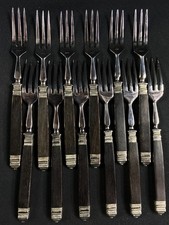 Suite de 12 fourchettes à