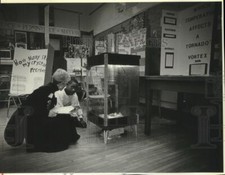 1992 Press Photo Michele Oxman Jackie Robinson Middle School science fair
