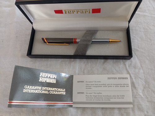 Stylo bille ferrari neuf - À,