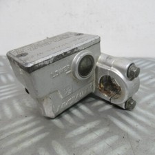 Maitre cylindre avant droit