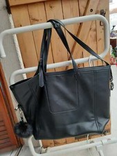 Sac à main noir avec pochette