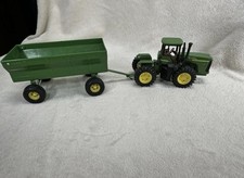 John Deere Tractor And Wagon 0591Q01 And F0520YL01