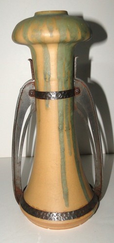 Vase avec garniture - , métal