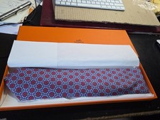 cravate Hermes dans sa boite
