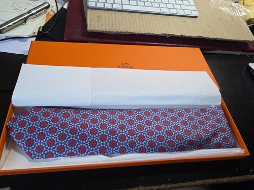 Cravate hermes dans boite - dans, sa