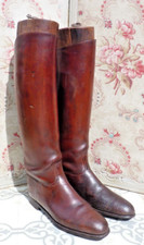 OLD PAIR OF KNIGHT BOOTS leather and his articulated WOODEN HITCHHOES