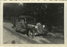 OLD PHOTO - VINTAGE SNAPSHOT - CAR CAR VAN UTILITY 2