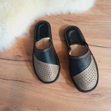 Pantoufles légères en cuir