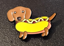 Pin’s Humour Chien Saucisse