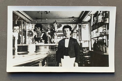 Photo ancienne serveur bar - serveur,