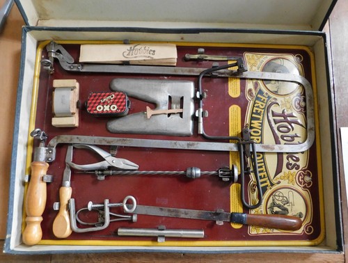 Anciens outils sur plaque - outils,