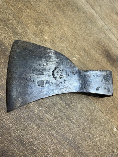 Hache outil ancien bucheron - ,