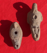 Deux Lampes à Huile de Style Grec ou Egyptien   !