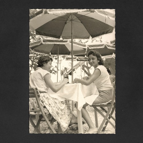 Deux jolies jeunes femmes