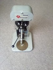 Machine à graver les alliances comme neuve.