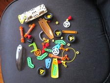 LOT DE PIECES MECCANO EN