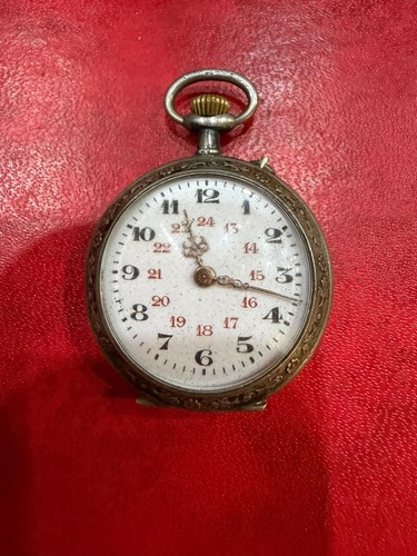 Ancienne petite montre - petite, col