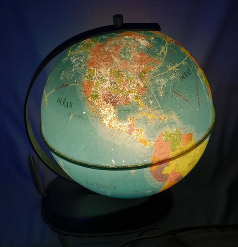 Bel ancien globe terrestre - ancien,