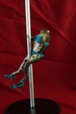 taxidermie grenouille Strip-teaseuse en talon taxidermy frog pole dance sexy cur