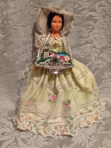 Ravissante poupee costumee - ravissante,