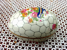 Boite "oeuf " en porcelaine de