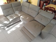 anapé d’angle WESTLAND en cuir avec une assise relax électrique