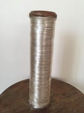 Ancienne grande Bobine de fil