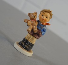 Figurine bourdon en porcelaine