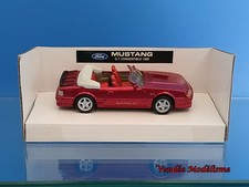 Voiture de collection   - Ford