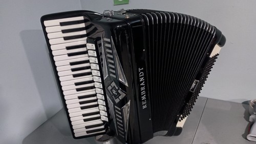 Rrembrandt accordion made - rrembrandt,
